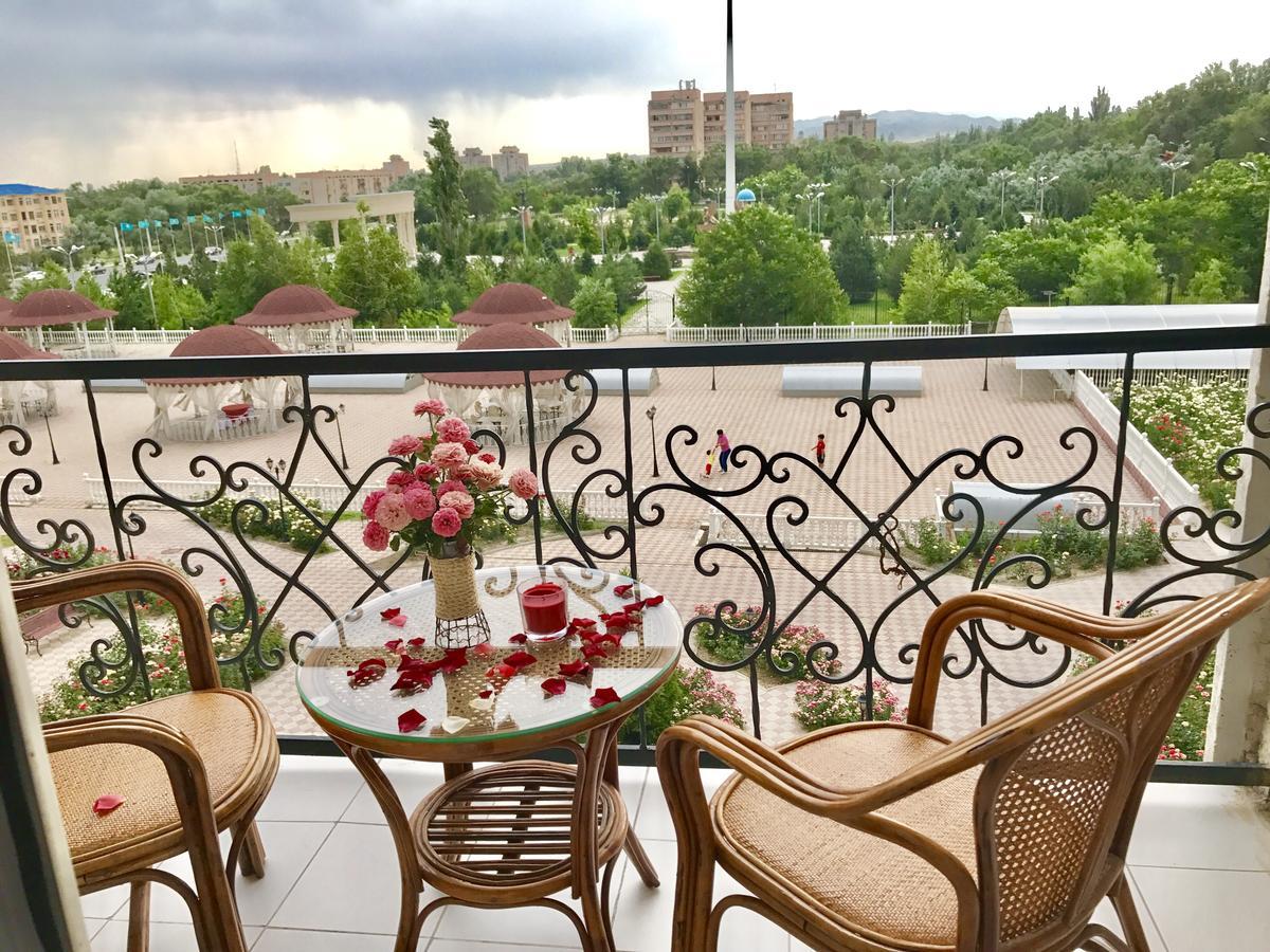 Hotel Ark Ms Taraz Extérieur photo